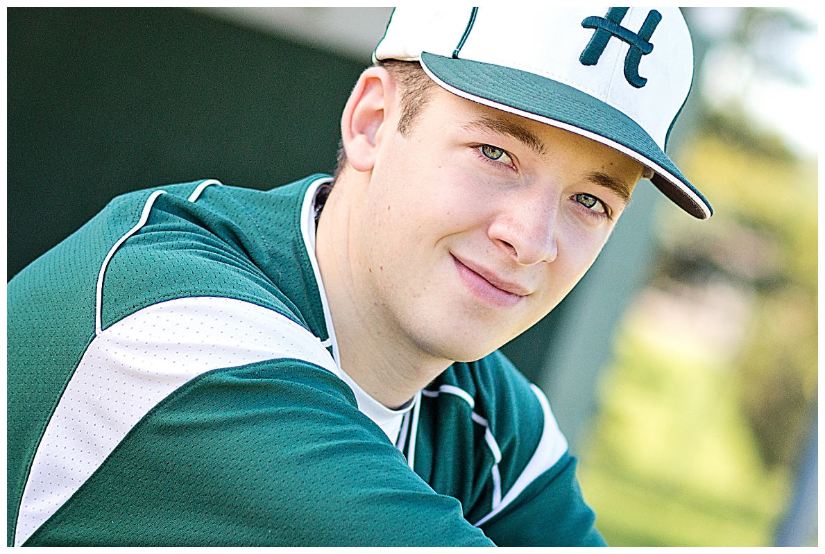 Senior pictures at baseball fiel close upd