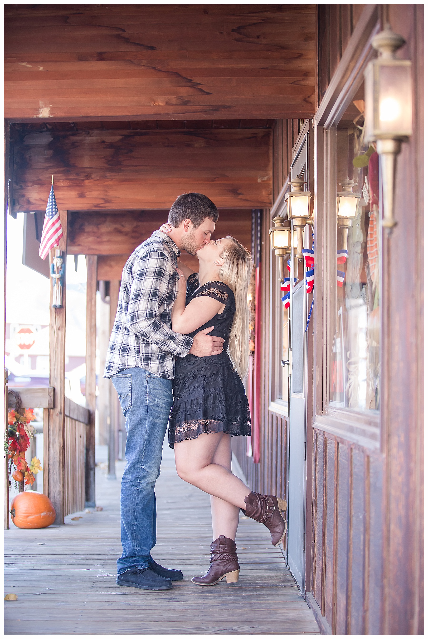 Engagement pictures kiss